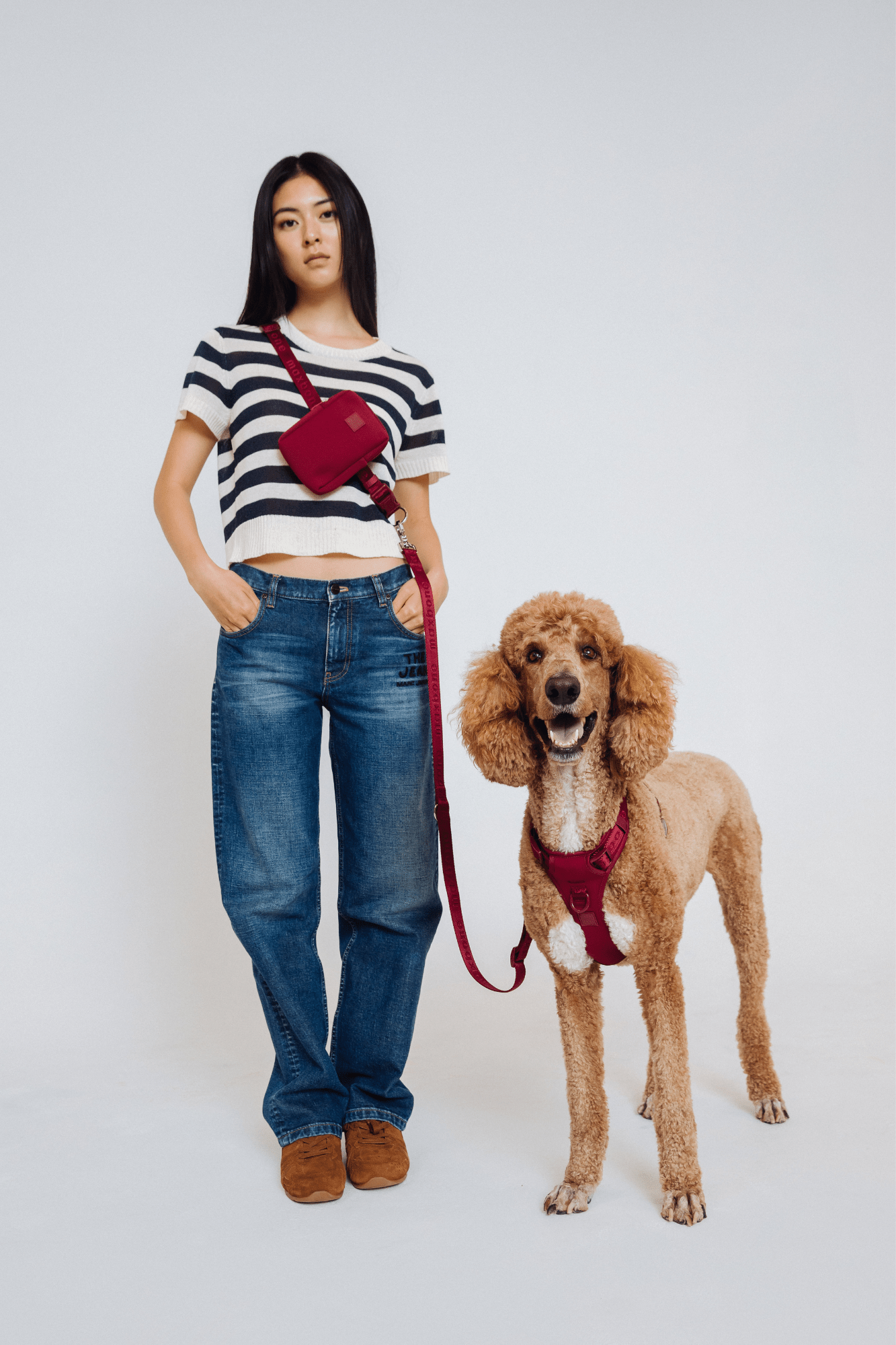 Trela GO! With Ease Hands Free Leash premium da Maxbone em Cherry Cola — detalhe da textura (02)